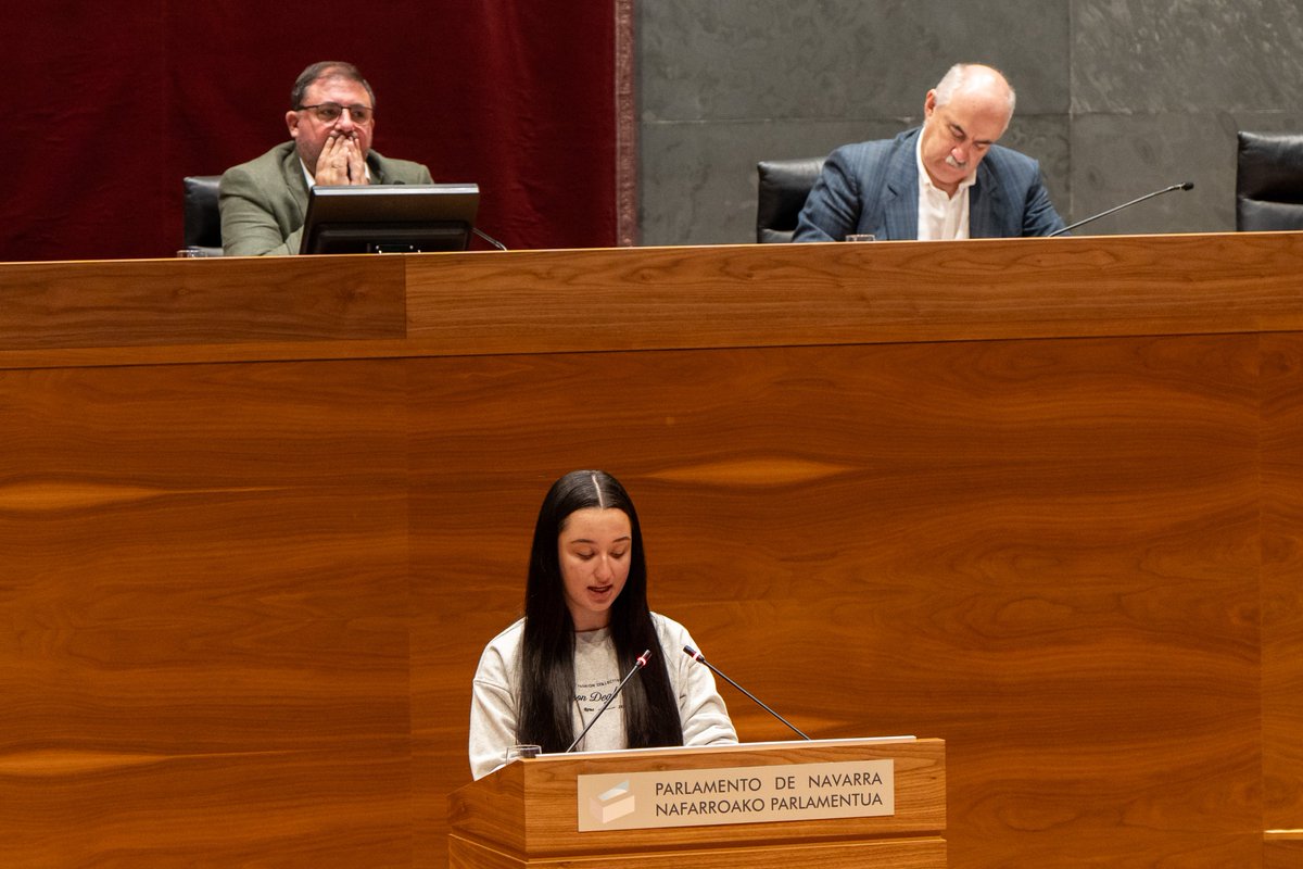LIFE_NAdapta_CC's tweet image. 🌍 La voz de la ciudadanía frente al #CambioClimático  💚
En el Parlamento de Navarra, un grupo de representantes sociales presentó el manifiesto “Por una Navarra más habitable”, en el marco del cierre del proyecto #LIFE_IP_NAdapta_CC.

👉 lifenadapta.navarra.es/es/-/sesion-ci…

#LIFEProgramme