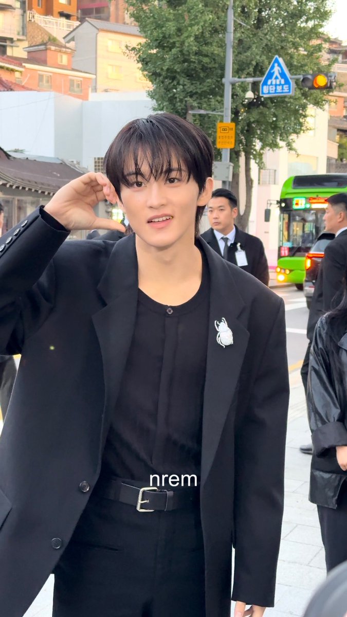 에스 tweet media