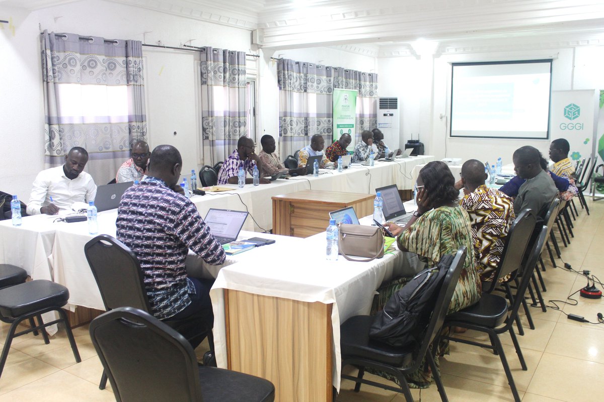 daidaimaooouo's tweet photo. 🌍From Oct 20–24 #BurkinaFaso is supporting a pool of national experts in the design of #Readiness programs aligned with the new priorities of the #GCF. The 🇧🇫NDA &amp; @gggi_hq 🤝are building a more resilient, inclusive &amp; green Climate-sensitive budgeting #ClimateAction #GreenGrowth https://t.co/EhSbqCBism