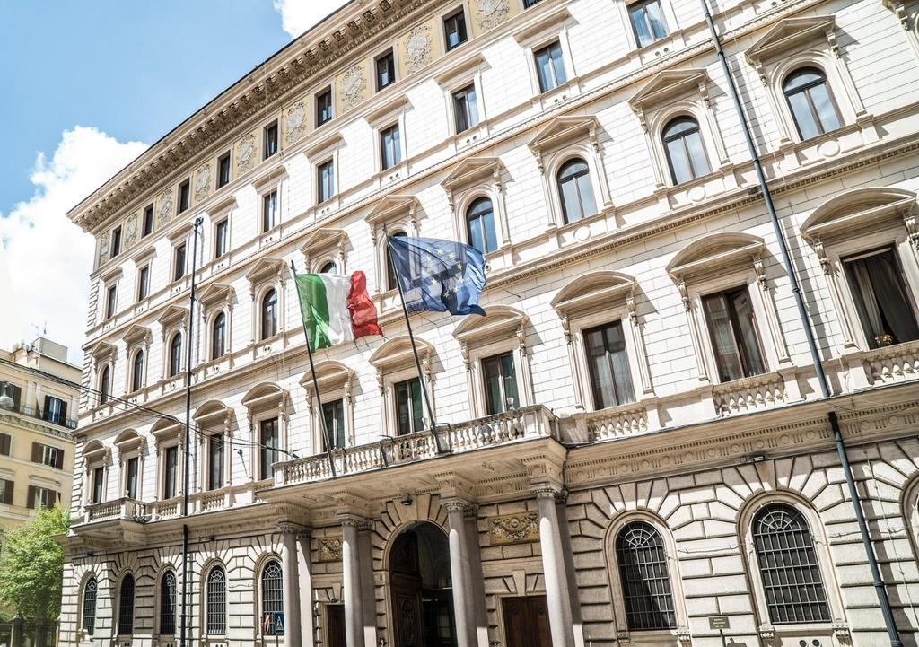 MinisteroDifesa's tweet image. &quot;Le mie congratulazioni a Shinjirō Koizumi, nuovo Ministro della Difesa giapponese, per il prestigioso incarico.
Sono certo che Italia e Giappone, uniti da una storica amicizia, da valori condivisi e da un partenariato strategico, continueranno a rafforzare la loro collaborazione…