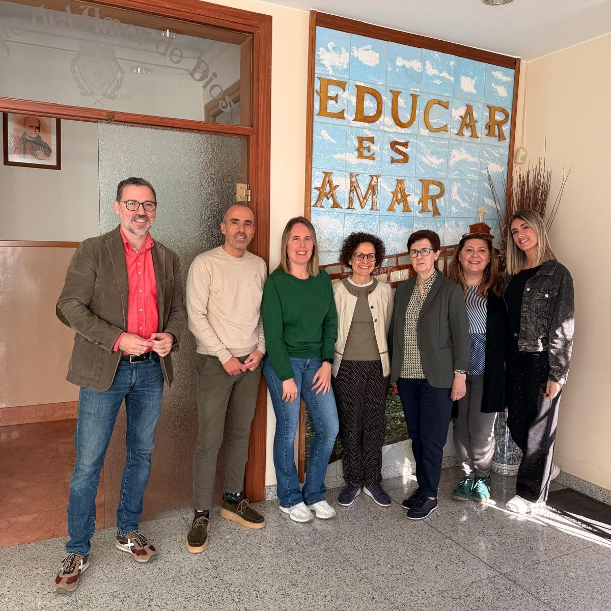 FECC_educacio's tweet image. Avui la secretària gral. i el secretari gral. adjunt de la #FECC han visitat @amordediosBCN, un model d’èxit educatiu en un context d’alta complexitat. El seu projecte pedagògic destaca per la implicació conjunta de la titularitat, l’equip directiu i el professorat, i es…