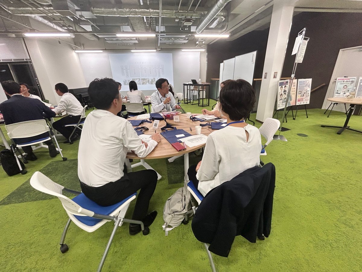 第２回「教採ひろば」では、「教員の一日、一年」について、参加者のみなさまで交流しました。「子ども視点からではわからない教員の仕事について、詳しく知ることができてよかった」との声をいただきました。次回は、11/21（金）18：00～20：00！

申込は、下記サイトより。
osaka-kyosai.eventos.tokyo/web/portal/924…