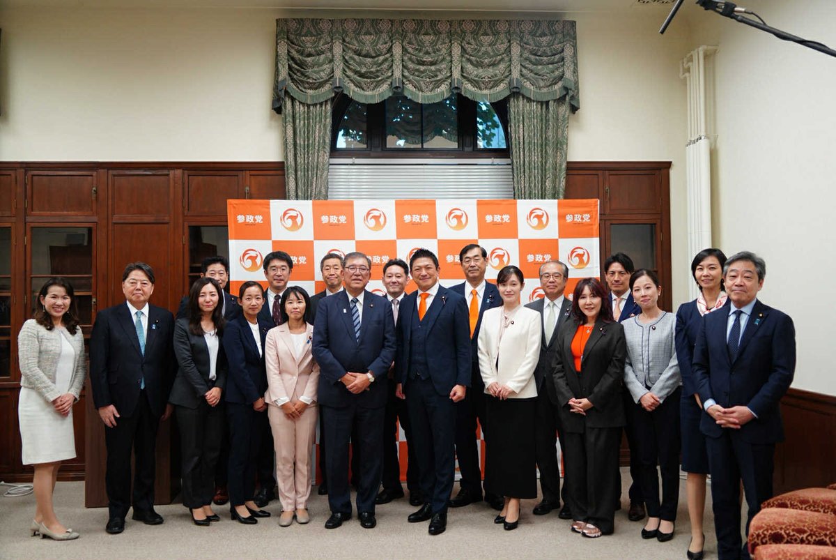 【開会の日その2】首相指名投票では、高市さんの名前を書くかどうか色々なご意見が私にも寄せられましたが、結局、党員の皆さんからの強い意見もあって、我が党は「神谷宗幣」と書くことに。衆議院では一回の投票で総理が決まりましたが、参議院では一回目の投票ではギリギリ高市氏が過半数に至らず、