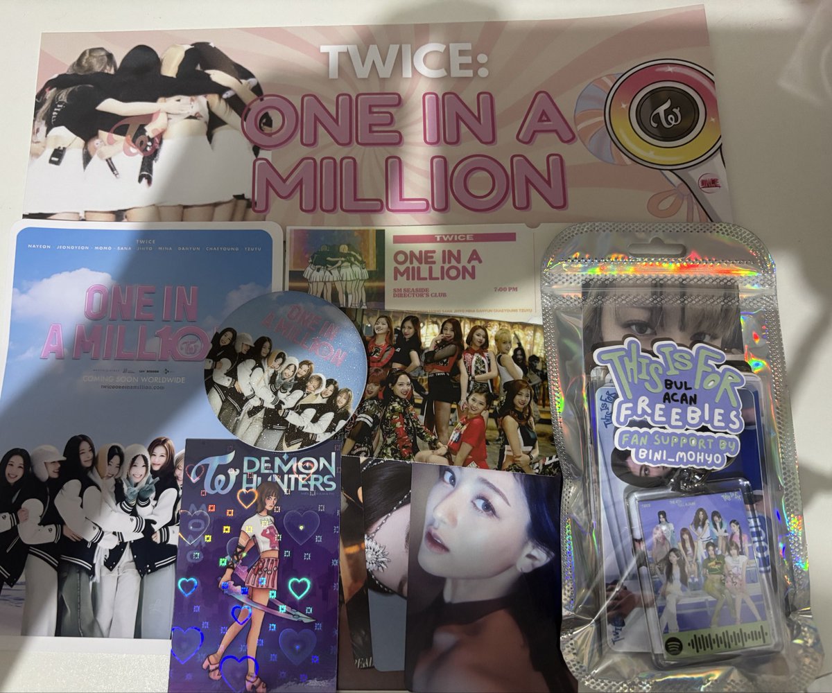 peachzyoyrene's tweet photo. Wee thank you kaayo @ONCEofCebu sa pag-organize og block screening bisan adulting tanan busy kaayo, nagkatime magtapok ang tanan to support nya hilak jd maayo 🤣

also to the rest na nanghatag og freebies (hi @bini_mohyo 🫶🏻) ‘til next event!!!! https://t.co/NoIjsHaHd1