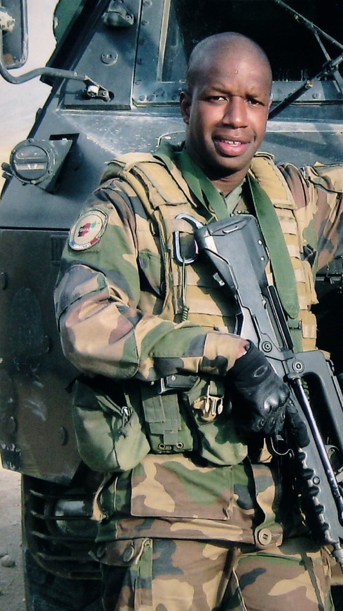 J’ai une pensée particulière pour le maréchal des logis-chef Harouna Diop du 517e régiment du train, le 13 janvier 2010 Harouna Diop perdait la vie à la suite d'un engin explosif improvisé au passage de son VAB.

Agé de 40 ans, marié, il avait six 
enfants.

Ne jamais oublier. 🖤