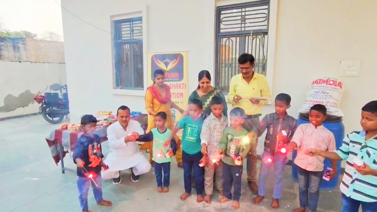 एक ऐसी ही संस्था जो निर्धन कुष्ठ रोगियों के अभावग्रस्त बच्चों को बेहतर जीवन प्रदान कर पढ़ा लिखाकर स्वालंबी बनाने का कार्य कर रही है वो संस्था है- "सृजन" जिसको हमारे कुलदीप गुप्ता जी चलाते हैं और निर्धन कुष्ठ रोग से पीड़ित लोगों के बच्चों को अपनाकर उन्हें आवास प्रदान कर उन्हें