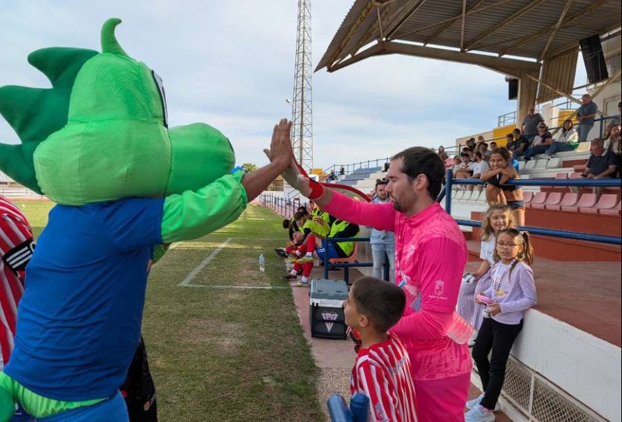 Nacional10x's tweet photo. 3º RFEF - Menos goleado (ZAMORA)

Peña a la izquierda (Club Olímpico de Totana) y Molina a la derecha (SFC Minvera) comparten el honor con 7 PJ y 4 GC de ser los porteros menos goleados del torneo. También comparten experiencia, madurez y muchos kms en sus guantes. https://t.co/LswLTBJQj0