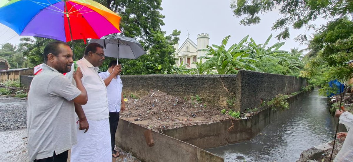 நாகை மாவட்ட கழக செயலாளரும் தமிழ்நாடு மீன்வளர்ச்சி கழக தலைவருமான திரு. <a href="/NGowthamandmk/">என்.கெளதமன்</a> அவர்கள் நாகை நகர மன்ற தலைவரும் நகர கழக செயலாளருமான திரு.இரா.மாரிமுத்து ஆகியோர் வடகிழக்கு பருவமழை முன்னிட்டு வடிக்கால் தூர்வாரும் பணியை அய்வு மேற்கொண்டனர்கள்.

#DMKNagapattinam