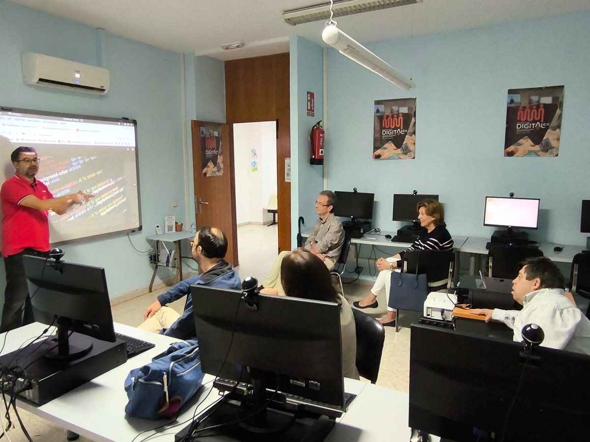 FUNDHEX's tweet image. 💻 FUNDHEX participa en la #CodeWeek europea 🌍
Esta semana asistimos a los @EsDigitalex , la Red de Centros de Competencias Digitales de Extremadura, desarrollando actividades teóricas y prácticas para impulsar las #CompetenciasDigitales y el #PensamientoComputacional. 💡