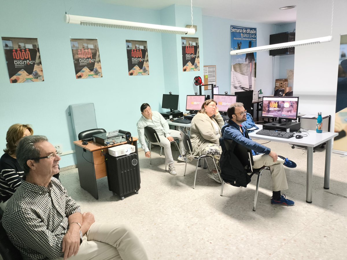 FUNDHEX's tweet image. 💻 FUNDHEX participa en la #CodeWeek europea 🌍
Esta semana asistimos a los @EsDigitalex , la Red de Centros de Competencias Digitales de Extremadura, desarrollando actividades teóricas y prácticas para impulsar las #CompetenciasDigitales y el #PensamientoComputacional. 💡