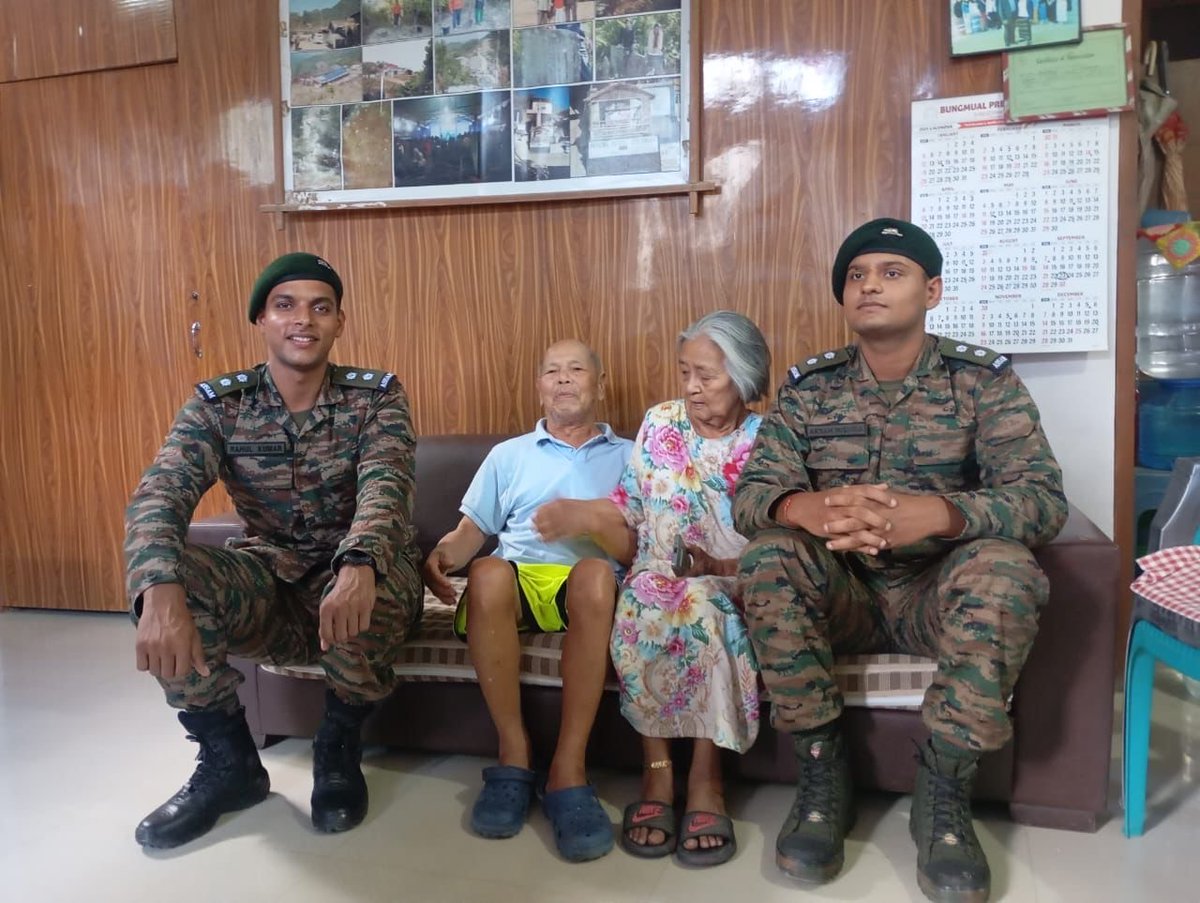 Manipur: Newly commissioned Assam Regiment officers bond with veterans eastmojo.com/news/2025/10/2…
