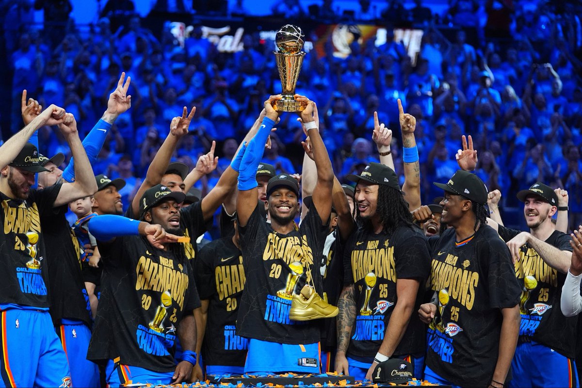 ThunderChats's tweet image. GOOOOOOOOOOOOOOOOOODMORNING THUNDER FANS

IT IS TUESDAY

AND YOUR OKLAHOMA CITY THUNDER ARE THE NBA WORLD CHAMPIONS

IT HAS SIMULTANEOUSLY BEEN THE SHORTEST AND THE LONGEST OFFSEASON WE HAVE EVER HAD

IT WAS MERELY 121 DAYS SINCE WE HOISTED UP THE LARRY O B, BUT IT HAS FELT LIKE…
