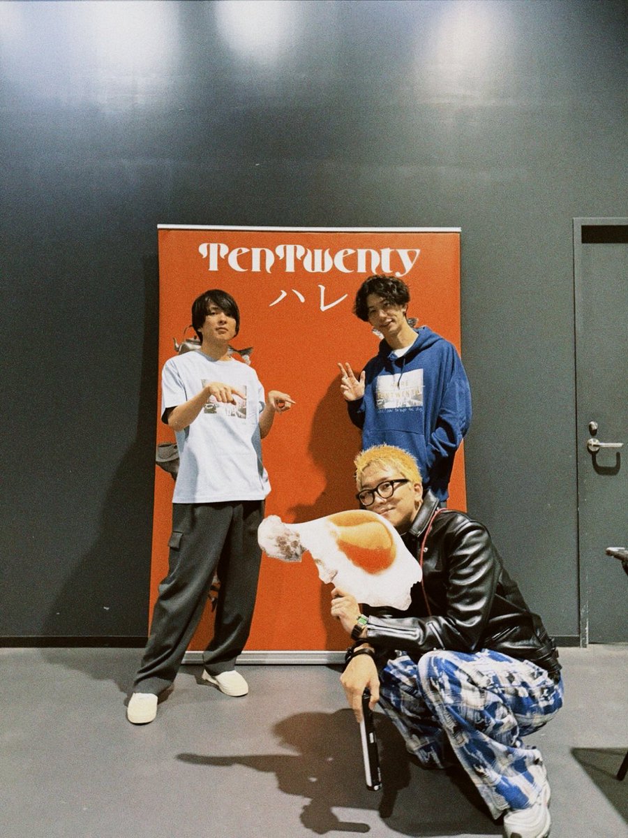 フォトブース作ってみた記念に。
サポートも含めて昔からの友人達と、
CrestでもFEVERでもなくZeppなんて箱で一緒に仕事が出来てエモいです。

#TenTwenty