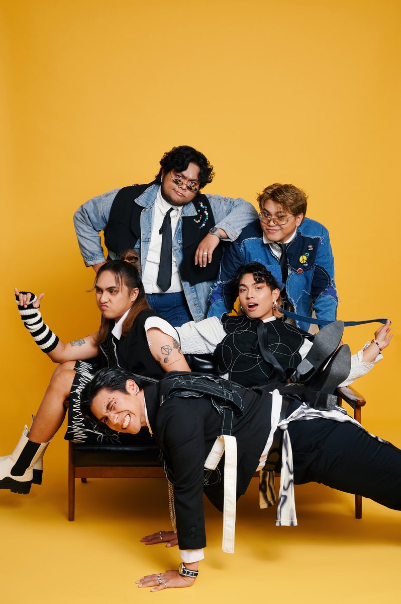 giansrchives's tweet image. “did we make it?”                       “yes we did.”