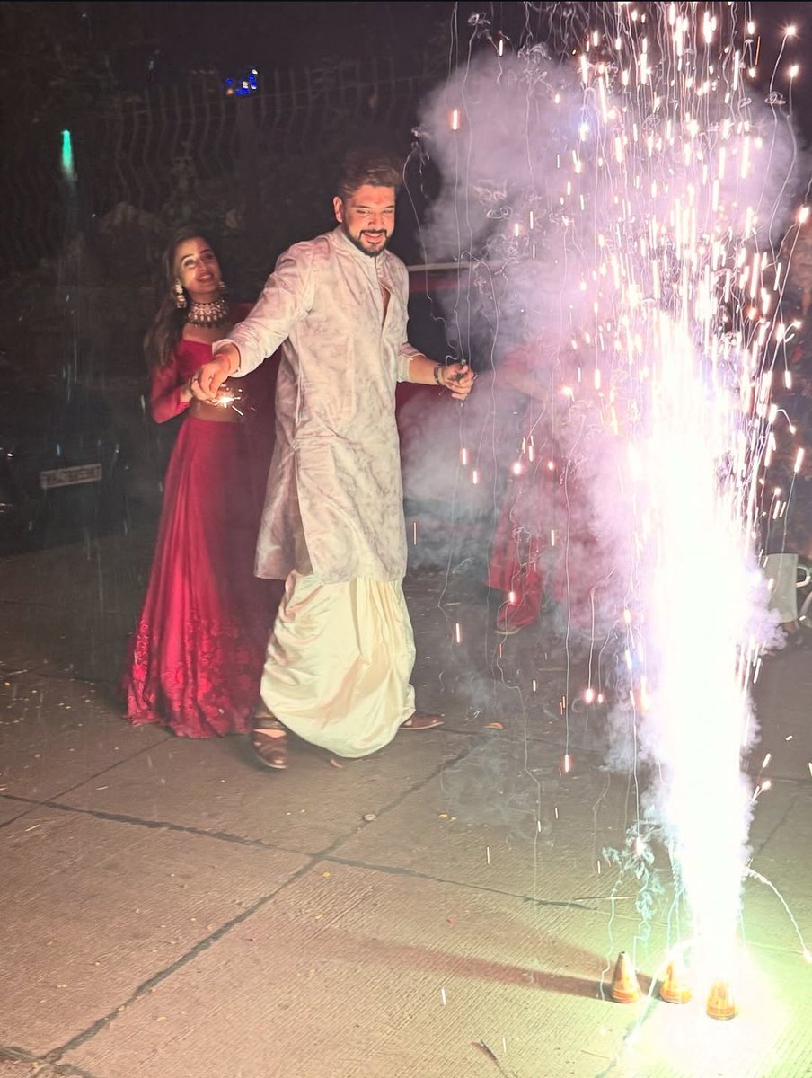 imshivisingh's tweet photo. Thank you Karan,for choosing to wear the kurta I sent - it truly found its charm this Diwali.The way you paired it with the dhoti added such graceful charm and the perfect touch of tradition,making the festival feel a little more special for me.❤️
HAPPY DIWALI 🪔✨️💥
#TejRan https://t.co/NFvOZWXtD3