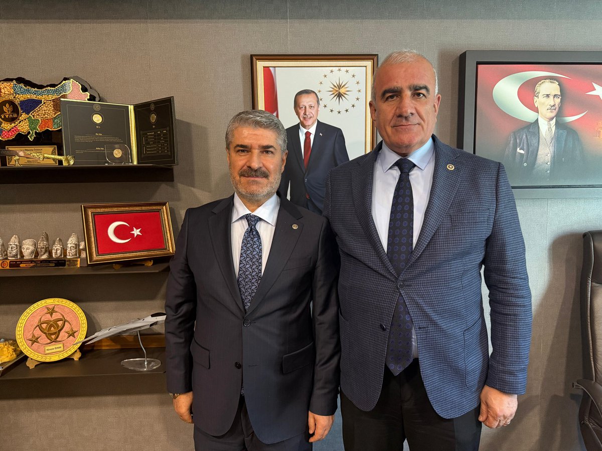 📍TBMM

Gazi Meclisimizde Besni Belediye Başkanımız Sn Reşit Alkan ile bir araya geldik. 

Hemşehrilerimizin beklentilerini ve ilçemizin projelerini değerlendirdik. 
  
Sayın Başkanımıza nazik ziyaretleri için teşekkür ediyor, Besnili hemşehrilerimizi saygı ve sevgiyle