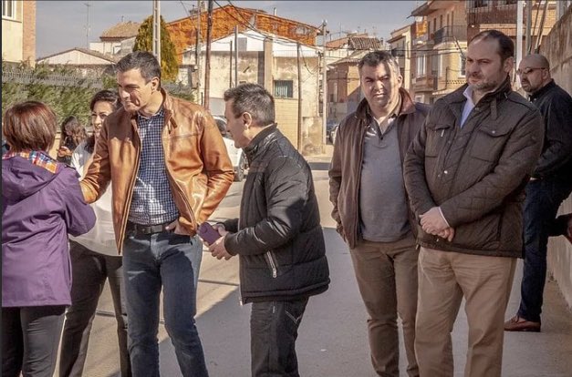 PuntaLeyend's tweet image. Esta foto tumbaría el gobierno de cualquier democracia medianamente eficaz y sana. No por sabido hay que dejar de decirlo.