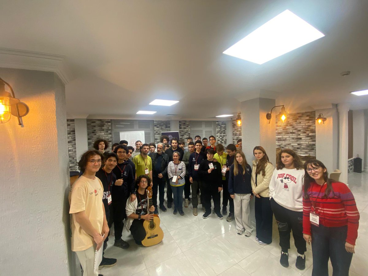 ✨ Temel Fikirlerden Temel Bilimlere Projesi kapsamında düzenlenen Bilim Olimpiyatları Kampı, yoğun olimpiyatlara hazırlık eğitimlerinin yanı sıra birbirinden renkli sosyal etkinlikler ve atölye çalışmalarıyla sona erdi.

<a href="/tcmeb/">Millî Eğitim Bakanlığı</a> 
<a href="/Yusuf__Tekin/">Yusuf Tekin</a> 
<a href="/istanbulilmem/">İstanbul İl Millî Eğitim Müdürlüğü</a> 
<a href="/MucahitYentur/">Murat Mücahit Yentür</a>