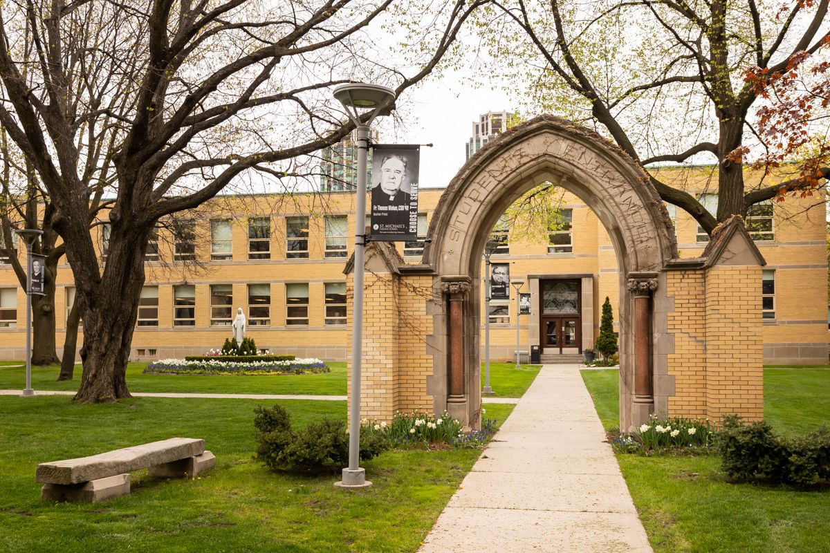 SMCS1852's tweet image. Check out our careers page to learn more about the roles we're currently looking to fill, including: two LTO teachers in Core English and English/Religion, an Arena Operator, and an Advancement and Donor Services Officer.
buff.ly/MmkjCoK 
#teacherjobs