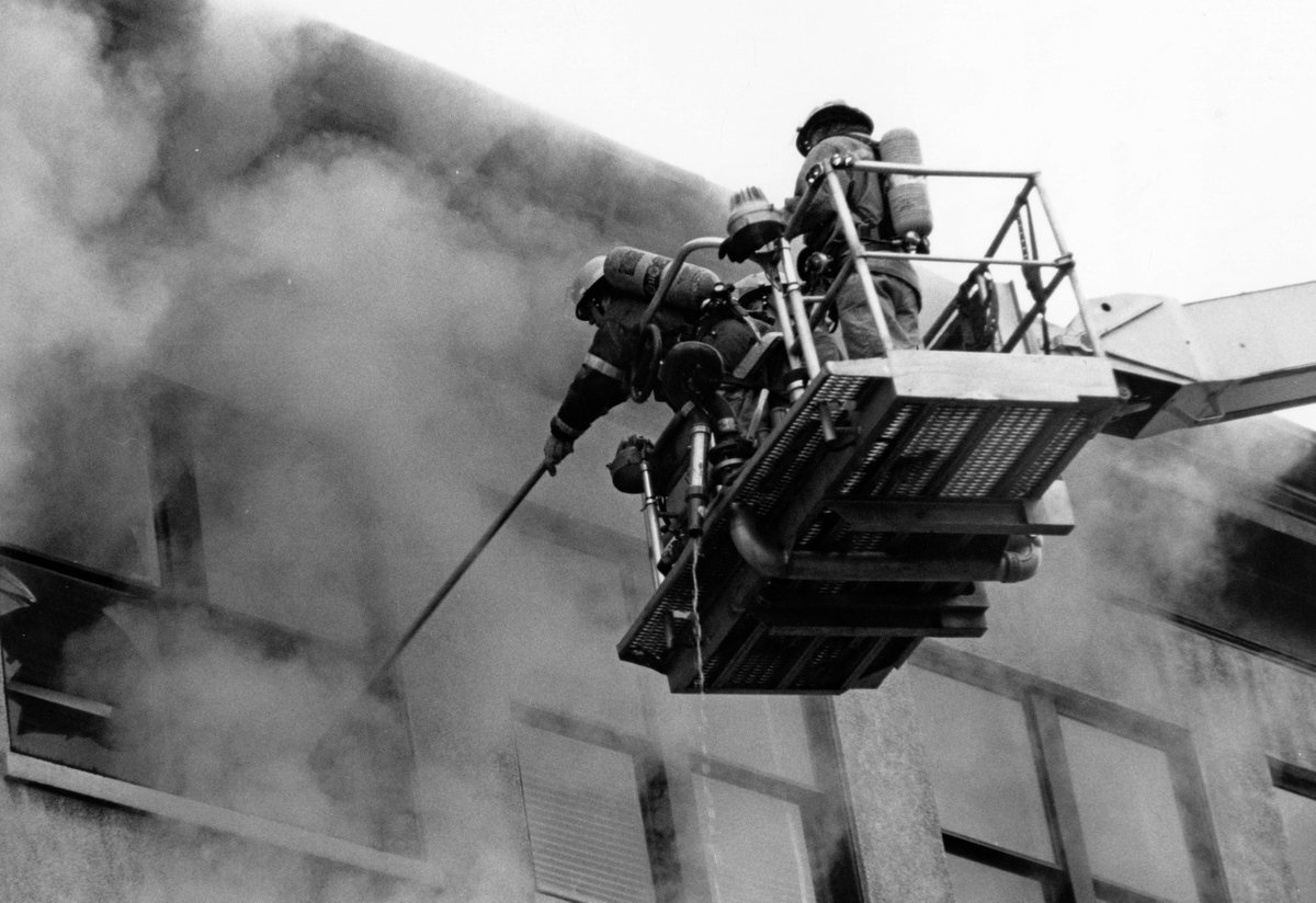 🚨 April 3rd, 1989 — 560 Cambie &amp; Dunsmuir

A 5:45 PM alarm at the old Murchie’s storehouse lit up the downtown sky.

If you look closely at this photo, you can almost feel the heat and hear the sirens echoing off the brick.

Any guesses which apparatus were on scene that day?