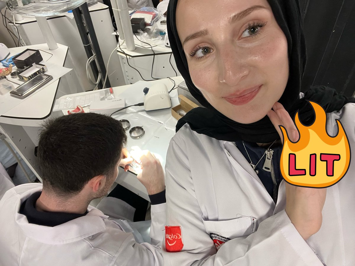 sensudeyn's tweet image. iyi bi preklinik arkadasınız varsa sizin keseceğiniz dişi de o keser🤪🤪