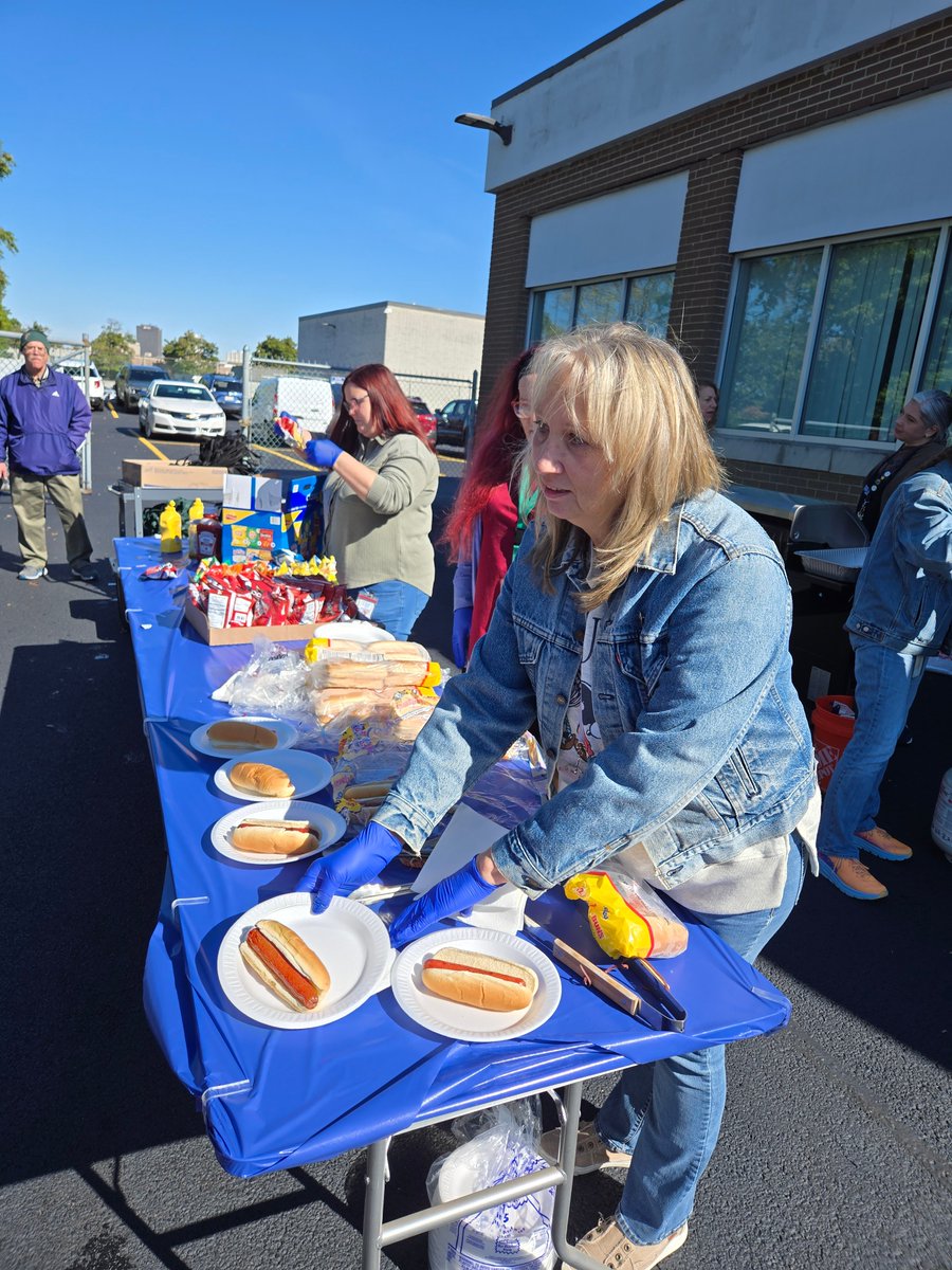 cssbh's tweet image. It was our pleasure to serve our clients lunch as a gesture of appreciation on a recent Friday. The sunny weather made the event even better! We&apos;re grateful to our clients for entrusting us with their care. 💚