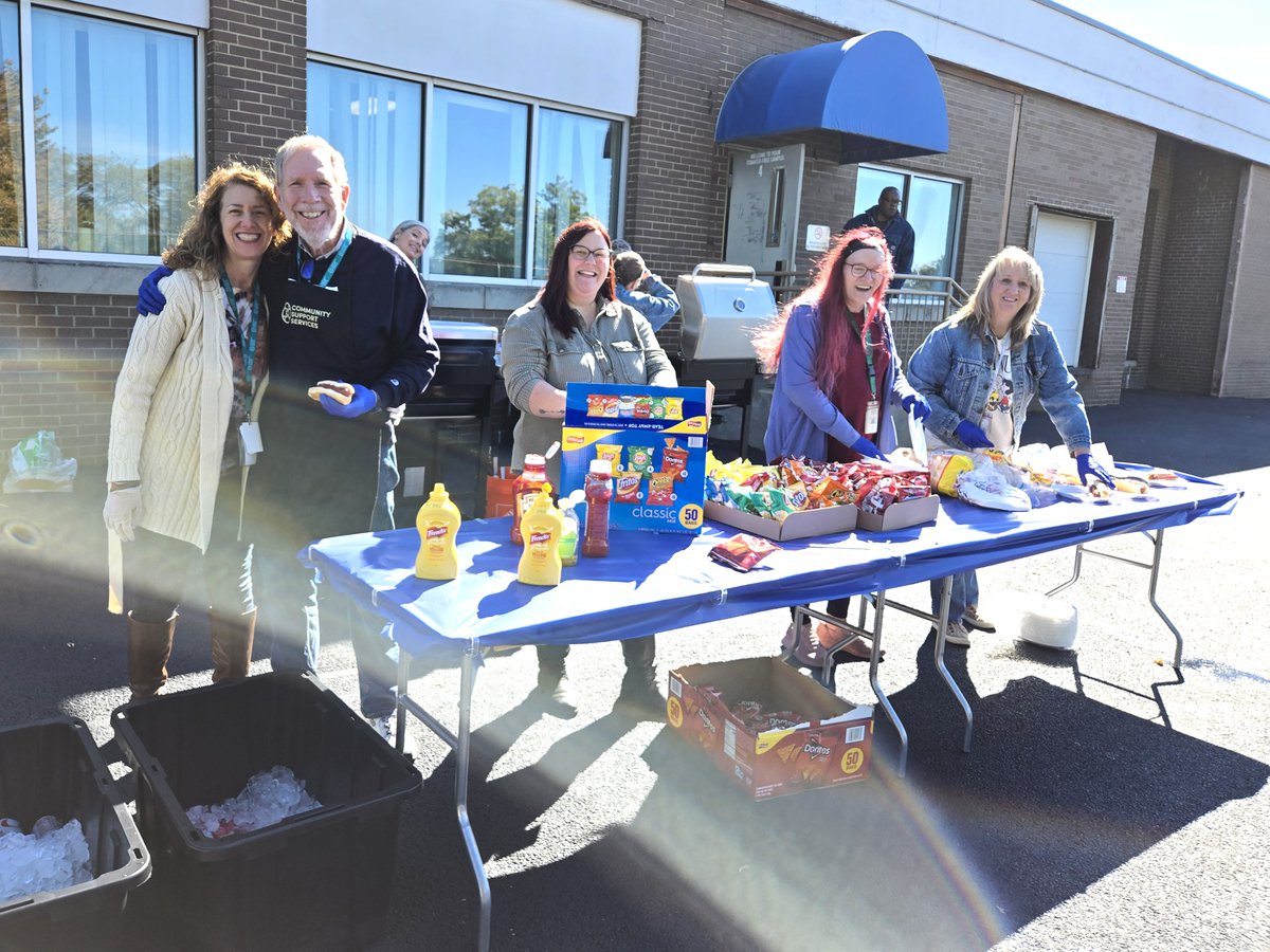 cssbh's tweet image. It was our pleasure to serve our clients lunch as a gesture of appreciation on a recent Friday. The sunny weather made the event even better! We&apos;re grateful to our clients for entrusting us with their care. 💚