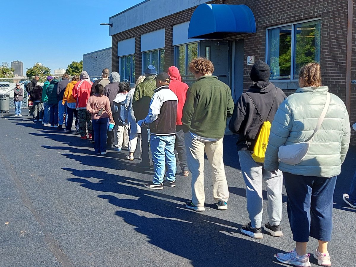 cssbh's tweet image. It was our pleasure to serve our clients lunch as a gesture of appreciation on a recent Friday. The sunny weather made the event even better! We&apos;re grateful to our clients for entrusting us with their care. 💚