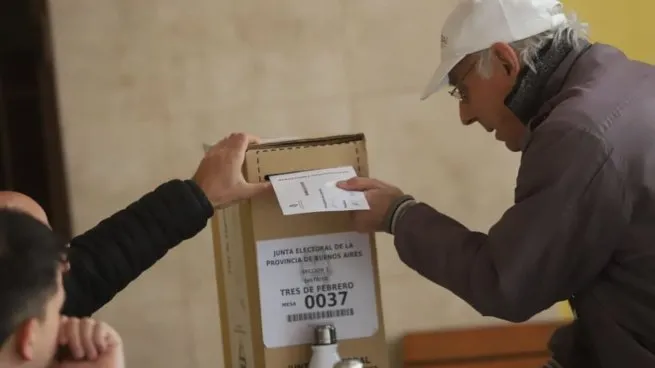 Según los datos oficiales, solo el 58% del padrón votó en las provincias que ya celebraron comicios locales, un número 19 puntos inferior al promedio histórico del 77% y muy por debajo del 71% registrado en las legislativas nacionales de 2021.