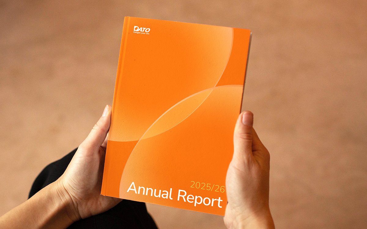 sungdiyen's tweet image. The new concept we built around was called “Sparkling Memory.”

It’s about the invisible connection between users and their digital experiences — that subtle spark when tech feels human.

#branding #SSD #storagedevice #identitydesign