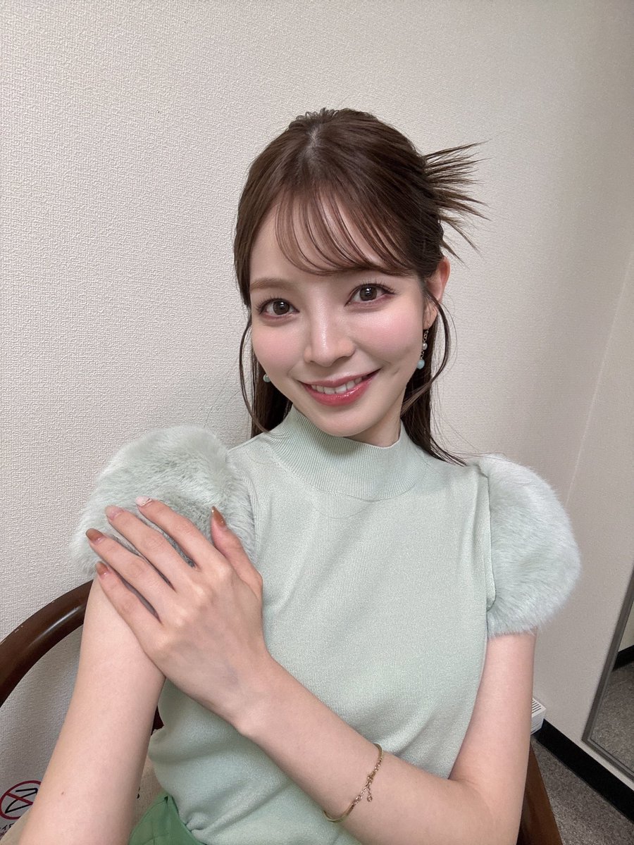 袖のふわふわが 気持ちよくてついつい触っちゃった今日の衣装🧚 今夜も