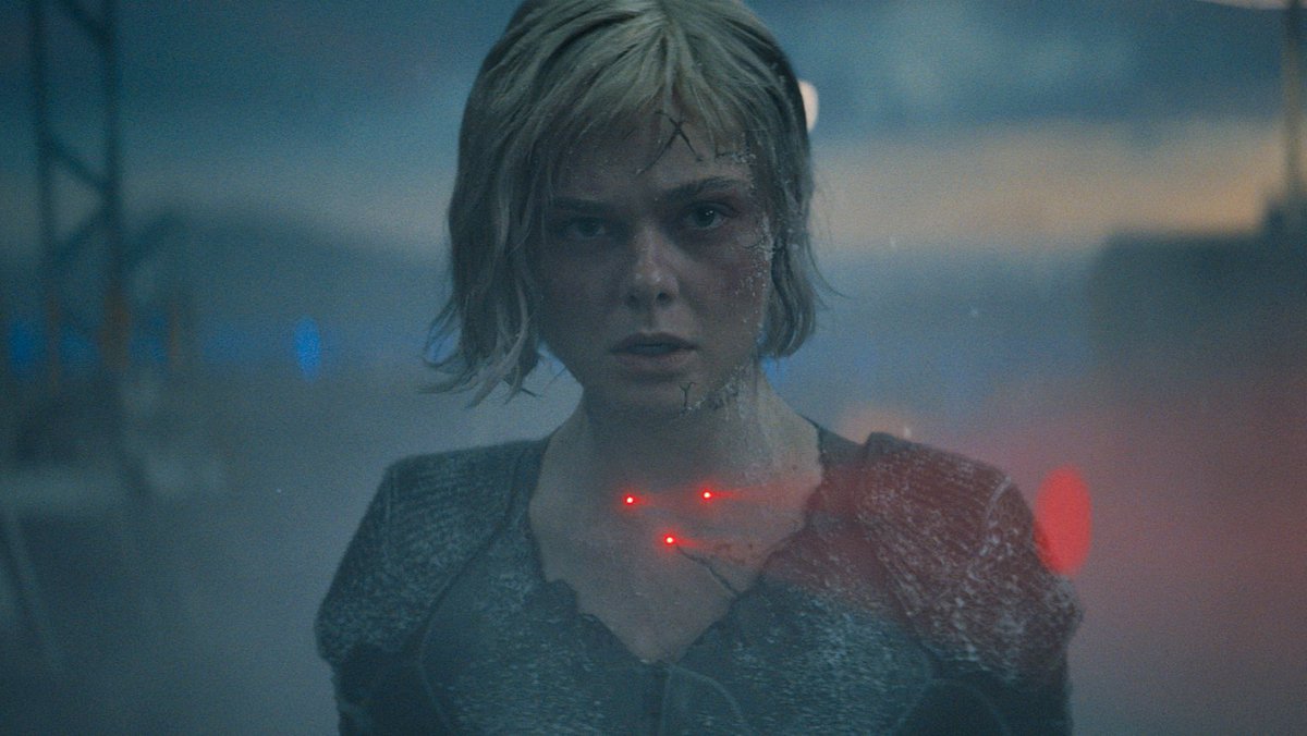 New Exclusive Image of Elle Fanning in Predator: Badlands