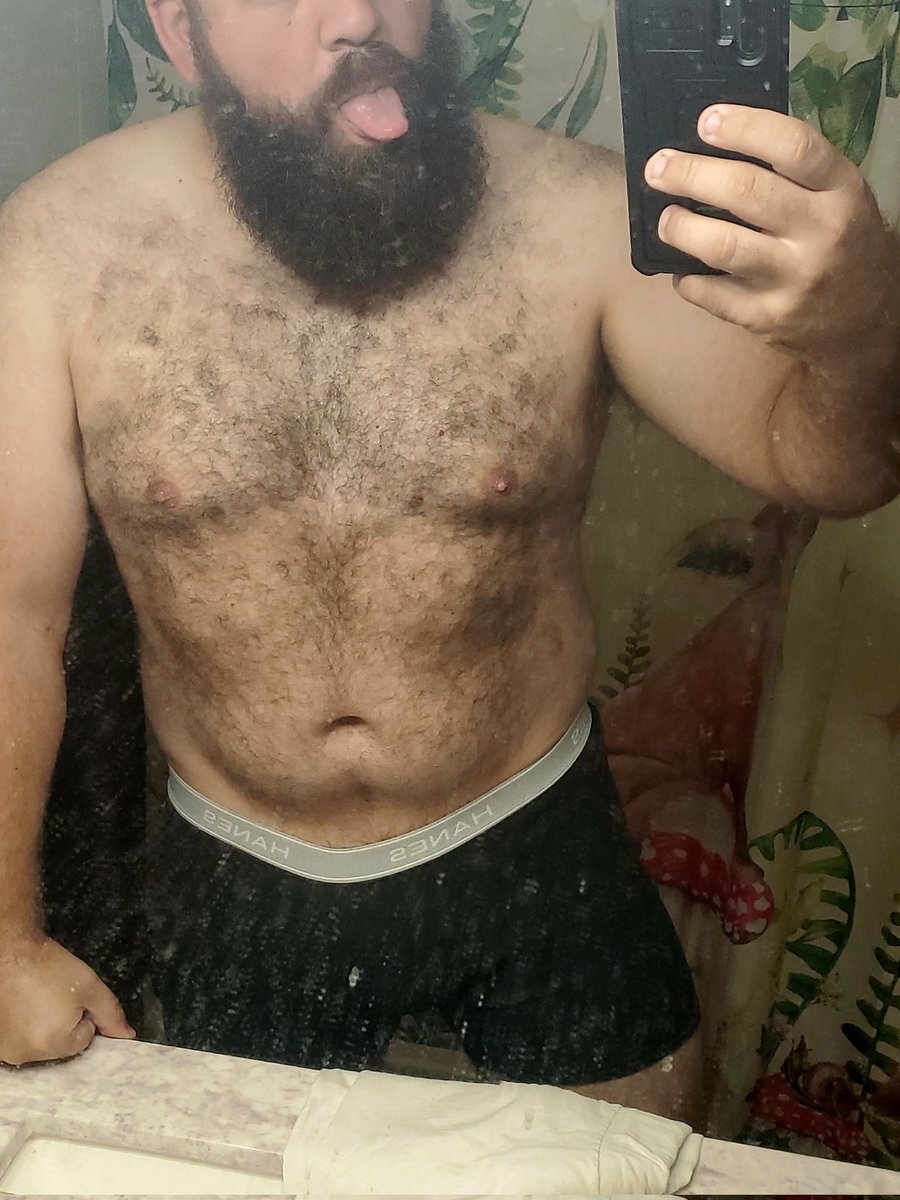 GeekyBearded's tweet photo. Random mirror picture for yall.
#dirtymirror #dadbod https://t.co/e7vXkWkamQ
