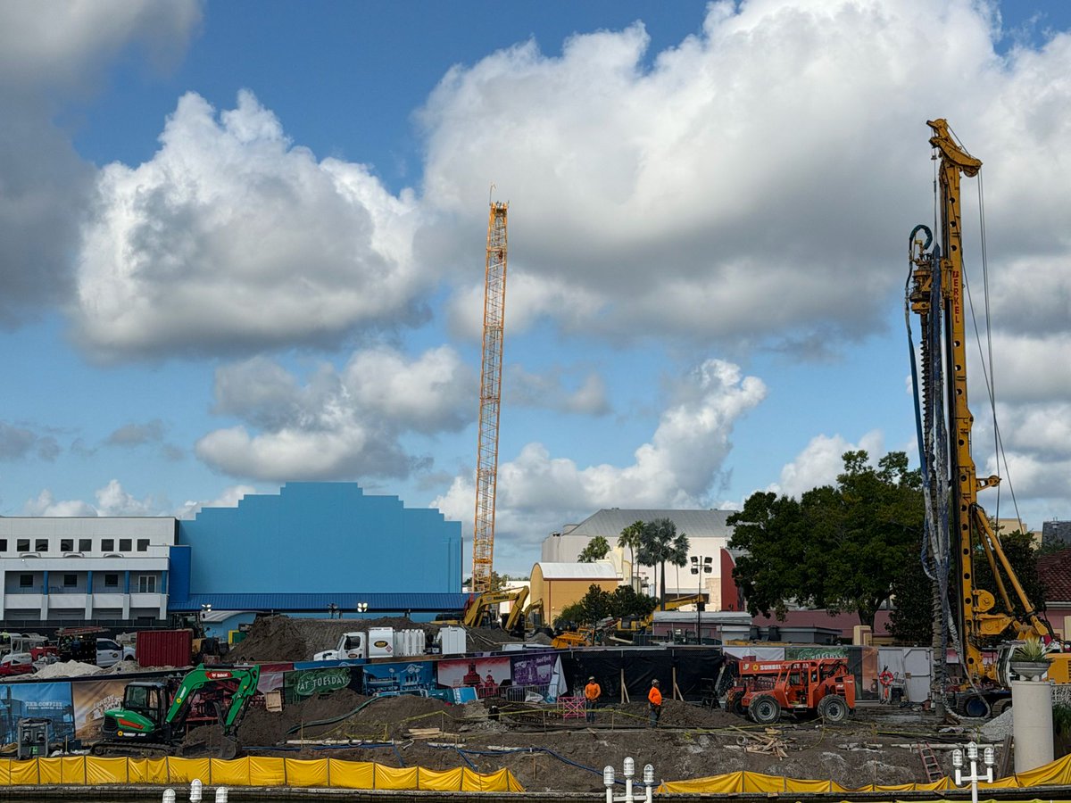 insideuniversal's tweet image. With the last coaster track piece gone, Hollywood Rip Ride Rockit is officially all demolished. @UniversalORL