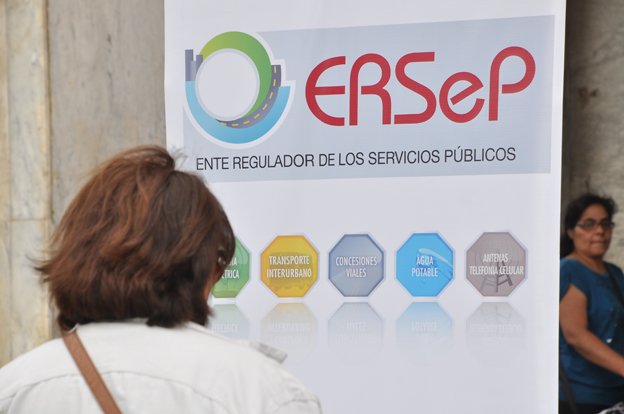 NancyAlmada's tweet photo. ¿Y quién autoriza cada tarifazo? El ERSEP. Un ente regulador cuyo directorio está compuesto, en su mayoría, por vocales del oficialismo. Más que un control, parece una escribanía del gobierno para firmar aumentos. #ERSEP https://t.co/cfmi37jnRC