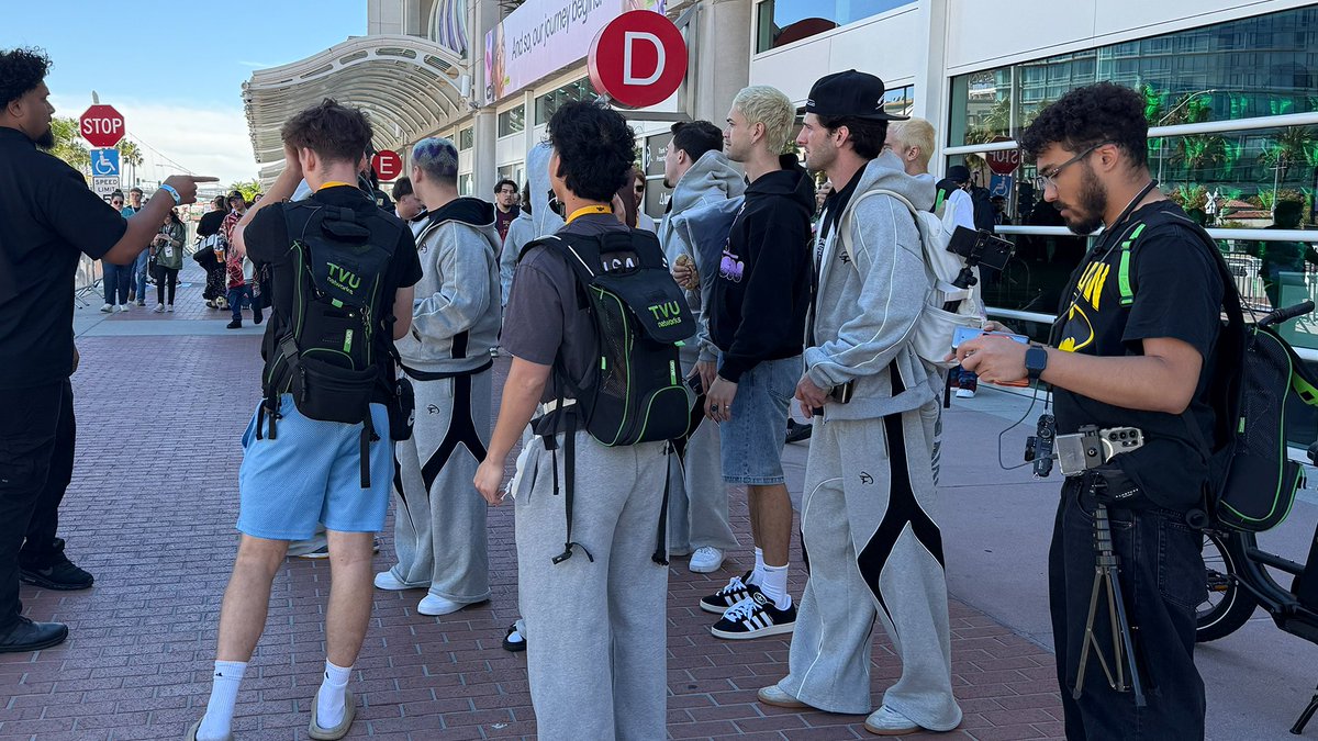 TVUNetworks's tweet image. 🎮✨ TVU Networks was everywhere at TwitchCon! We were ON the show floor — helping streamers go live with zero limits and max impact.

Big shout-out to all the creators, teams and fans we connected with! 

#TwitchCon #LiveStreaming #TVUNetworks