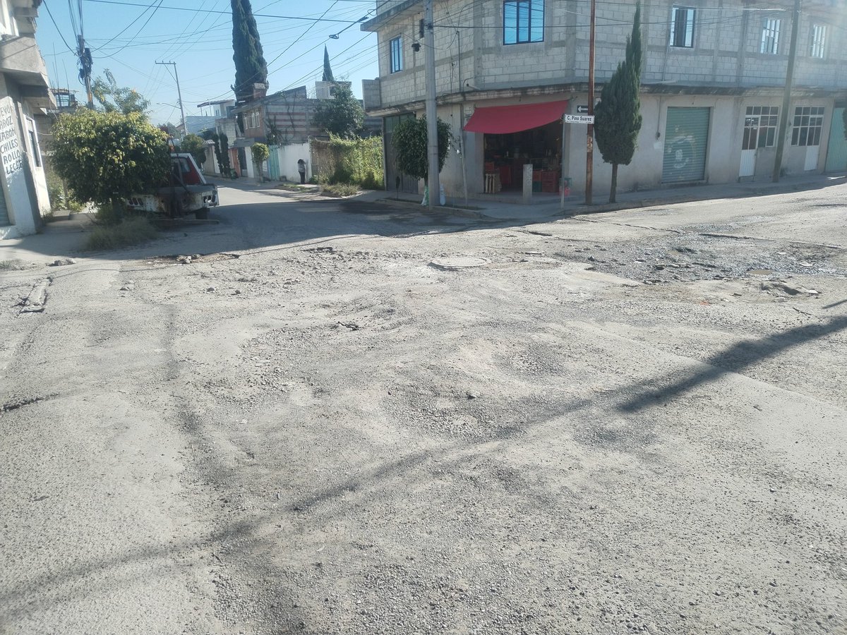 Así la esquina d Benito Juárez y Pino Suárez d Guadalupe Hidalgo y a los d <a href="/InfraPue/">Secretaría de Movilidad e Infraestructura</a> <a href="/InfraGobPue/">Secretaría de Infraestructura</a> <a href="/PueblaAyto/">Puebla Gobierno de la Ciudad</a> no les interesa