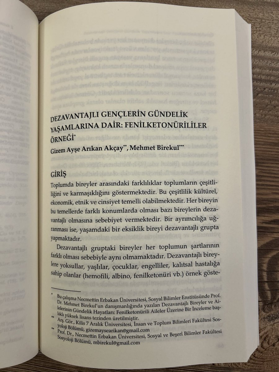Fenilketonürili gençlerin deneyimlerini ele alan Prof. Dr. Mehmet Birekul hocamla kaleme aldığımız “Dezavantajlı Gençlerin Gündelik Yaşamlarına Dair: Fenilketonürililer Örneği” başlıklı yazım, “Gençliği Anlamak” adlı kitapta yayınlandı. Katkı sağlaması dileğiyle..