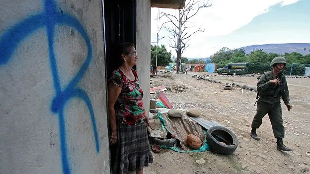Falso de mierda, creen que uno se olvida cuando estigmatizó con acusaciones falsas y expulsó a miles de colombianos con lo que tenían encima y hasta le marcaron las casas como unos nazis.

bbc.com/mundo/noticias…
