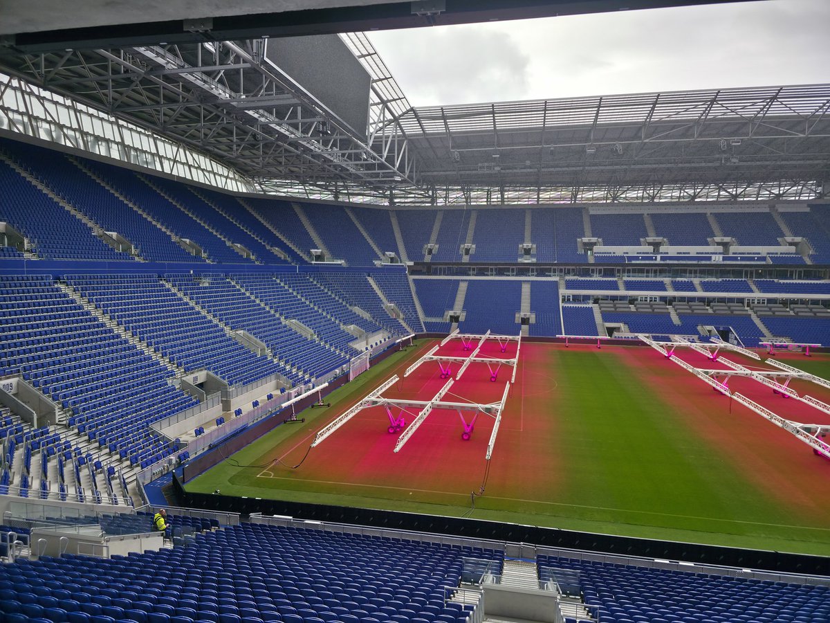 Not sure many stadiums have their own falconer who brings in a hawk a few times each week to chase the pigeons away (bottom left of the photo) 🏟🔵⚪️

#UHTPodcast #EFC #COYB #Everton