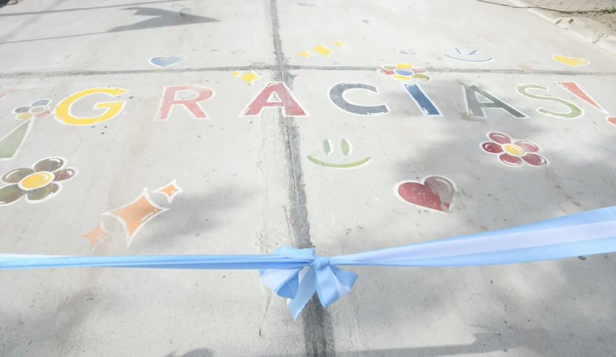 🏗️ El intendente <a href="/Gonza_Braidot/">Gonzalo Braidot</a> habilitó la pavimentación de Calle 114 en Avellaneda, una obra clave para la Escuela N° 928 y vecinos del Barrio Cooperación. La inversión total fue de $177 millones, con aportes del Gobierno provincial, el municipio y los vecinos.