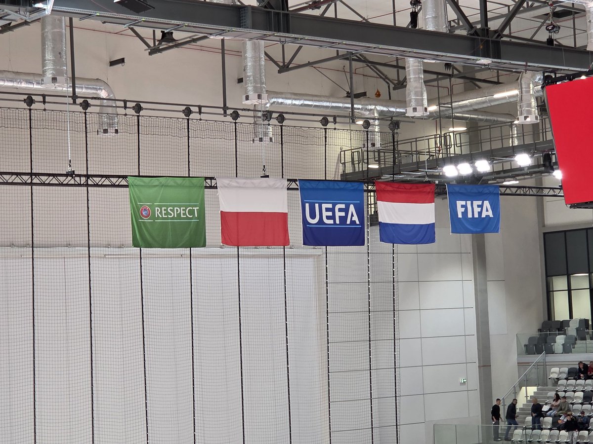 FootballSimon77's tweet photo. Wraz z @YouKyo92 witamy dziś w Arenie Gorzów na meczu #futsal pomiędzy Polską, a Holandią! Choć to tylko spotkanie towarzyskie liczymy na zwycięstwo Biało-Czerwonych!! https://t.co/CRxcyvBWfw
