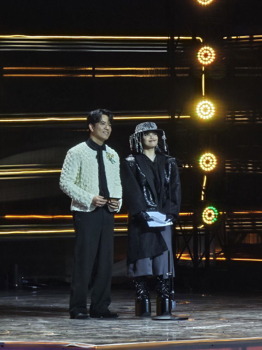 featgian's tweet image. tj and kz looking proud before announcing “multo” as the song of the year 🥹 PARENTS !!!!

(c) PulpMagazinePH

#CupOfJoe #COJatFMAs #FilipinoMusicAwards #FMAs