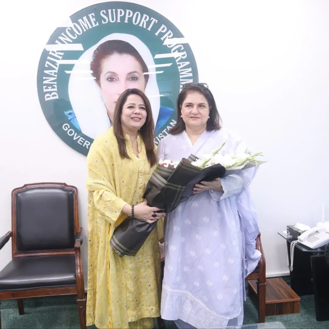 ReisLala1's tweet image. رکنِ صوبائی اسمبلی مس صائمہ آغا کی چیئرپرسن #BISP سینیٹر روبینہ خالد سے ملاقات
سینیٹ انتخابات میں کامیابی پر مبارکباد پیش کی 
صوبہ سندھ میں #BenazirTaleemiWazaif پروگرام کی کامیابی اور نئے تربیتی اقدامات پر مفید گفتگو۔
#SaimaAgha #SenatorRubinaKhalid #PovertyAlleviation