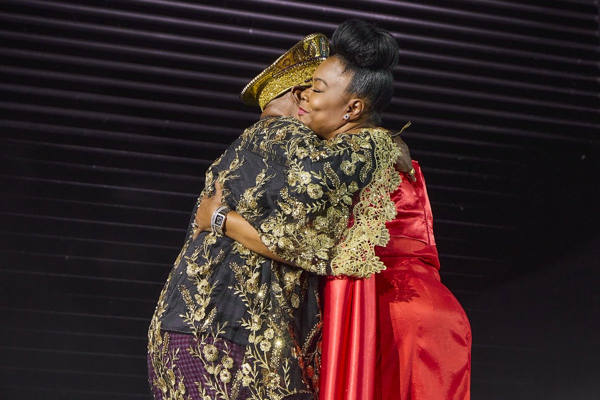 paidinfullorg's tweet photo. Our stunning host @imroxanneshante lit up the stage & dropped freestyles that had the crowd wild! 🎤🔥
#HipHopNobel #HipHopGrandmasterAwards #HipHopRoyalty #HipHopLegends https://t.co/oqBU1RqWJe