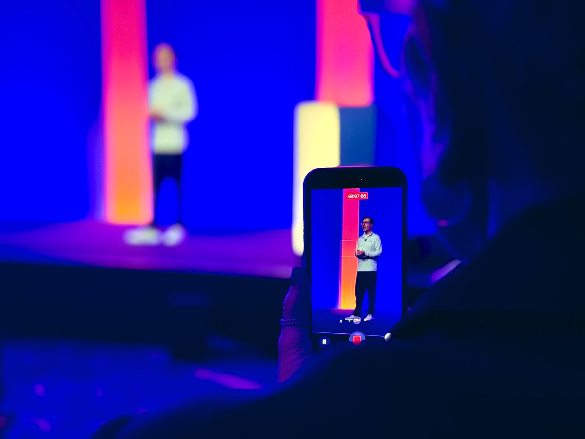 BevEve's tweet image. Live from Gartner® IT Symposium/Xpo™  - @MoKatibeh dives into 5G Network Slicing in Action, from Slicing-enhanced Voice to Purpose built coverage and Data enhanced slices.
And importantly, all three can be used at the same time 💡 
@TMobileBusiness Partner | Innovate25