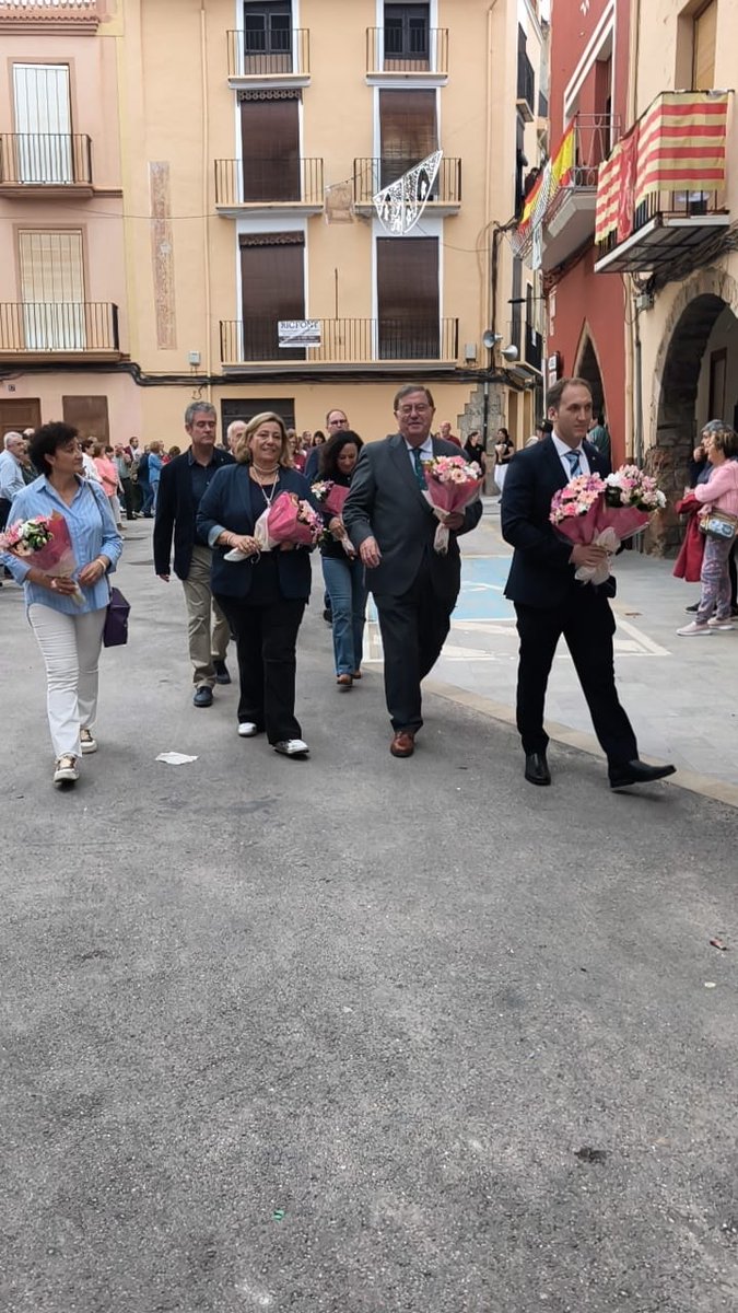 🌸🎶 Día especial en la Fira d’Onda: pasacalle infantil con la reina infantil, colegios, Banda Joven y asociaciones.
Finalizó con la entrega de obsequios patrocinados por Caja Rural Ntra. Sra. de la Esperanza. 💚
#CajaRuralOnda #FiraDOnda #Onda