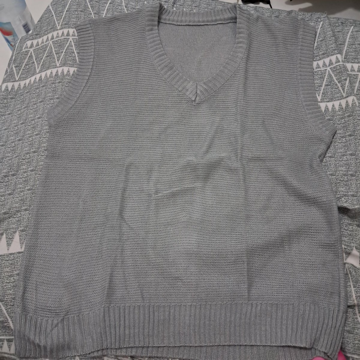 henwonz's tweet image. wts

vest rajut abu (13k)
- sekali pake doang no minus
- inc admin

dom bogor, bisa oren