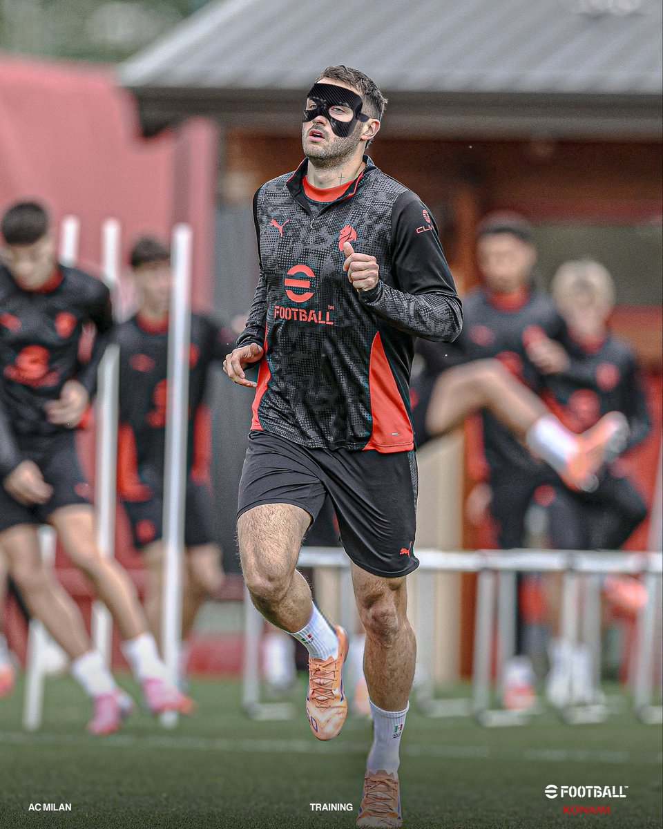 lusignolodikiev's tweet photo. “Eh ma Parisi non l’ha toccato in faccia”
“Ha simulato”
“Non era rigore” https://t.co/5RBi8GmcWX