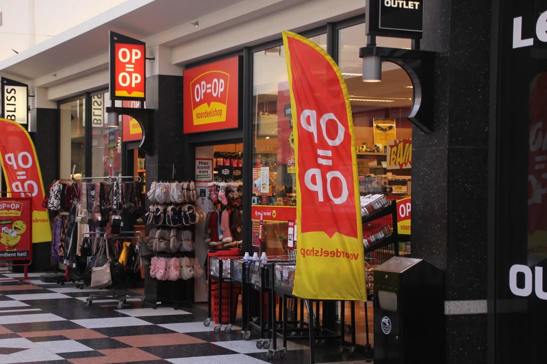 Personeel Op=Op Veendam beroofd in magazijn
